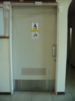 1階　多目的トイレ01