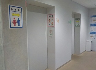 1階　授乳室　入口
