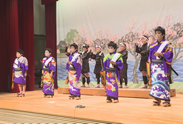 写真：中金小学校の児童が石野歌舞伎を披露