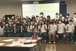 写真：市内ブラジル人学校の生徒が交流で得た学びを日本語で発表　