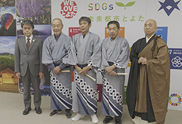 写真：綾渡夜念仏と盆踊り保存会が市長を表敬訪問