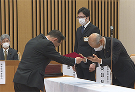 写真：豊田市議会議員一般選挙の当選証書付与式