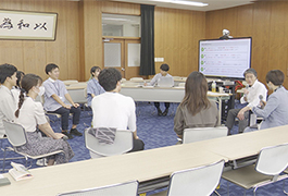 写真：豊田高専の学生と市長との意見交換会