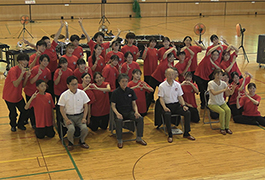 写真：豊田市ジュニアマーチングバンド派遣団を市長･議長が激励