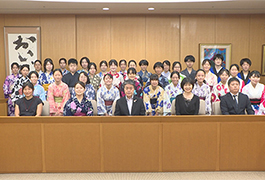 写真：豊田市少年少女合唱団が市長を訪問