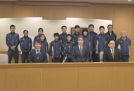 写真：愛知駅伝に出場する豊田市代表メンバーが市長らを訪問