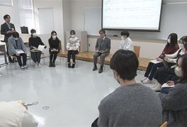 写真：日本赤十字豊田看護大学の学生と市長との意見交換会
