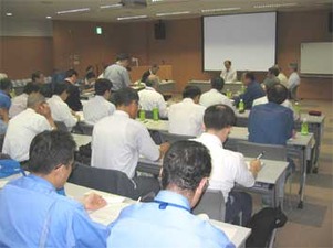 写真：委員会の様子