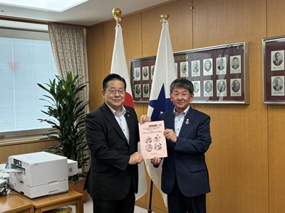 教育長から議長へ報告書を提出