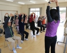 写真　ストレッチ中の様子