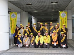 写真：街頭啓発活動　参加者