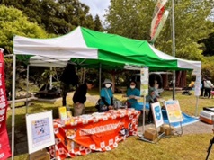 イベントに参加するボランティアスタッフ