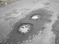 写真：道路の陥没（穴ぼこ）2