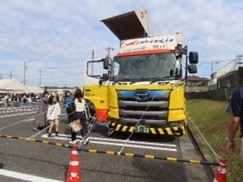 トラックの死角体験