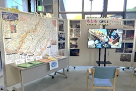 高岡コミセンロビーでの防災展示の様子