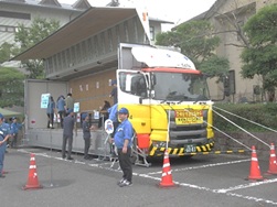 トラックの死角体験