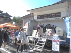 シートベルト効果体験車