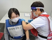 新型コロナウイルスワクチン接種の訓練の様子01
