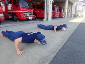 トレーニング中の消防職員