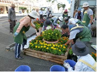 写真：西山花クラブの活動の様子