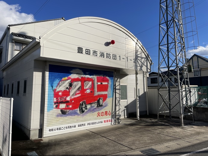 写真　消防団詰所格納庫のシャッター