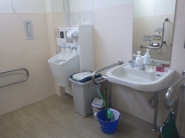 青木小学校トイレ　オストメイト　手洗い