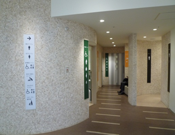松坂屋豊田店　2階多目的トイレ　入口