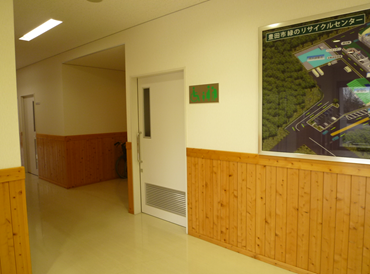 緑のリサイクルセンター　1階トイレ入口