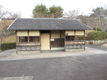 桜園　屋外トイレ外観