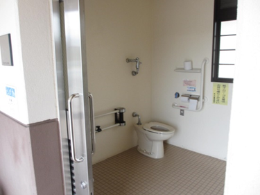 四季の古里　屋外トイレ内部01