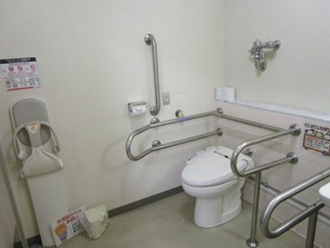 松平支所1階多目的トイレ02