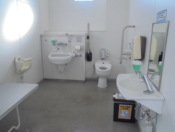 交通安全学習センター1階多目的トイレ02