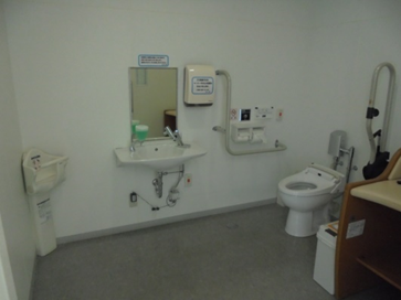 交通安全学習センター2階多目的トイレ02