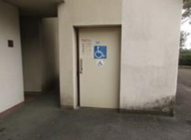 A駐車場　屋外トイレ01