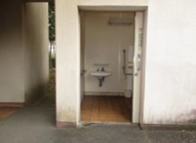 A駐車場　屋外トイレ02