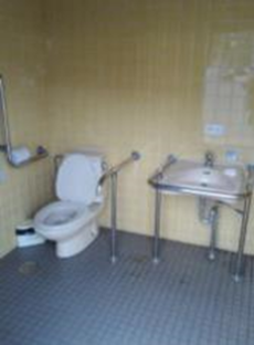 高岡公園グラウンド　多目的トイレ02