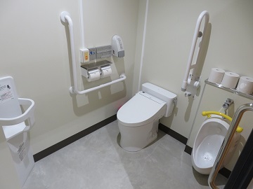 下山交流館 多目的トイレ　手すりあり