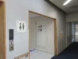 若園交流館1階 トイレ入口