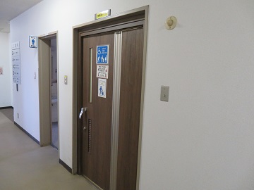 崇化館交流館 多目的トイレ　入口