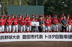 写真：壮行会　監督、選手と市長