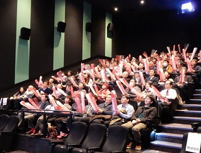 映画館で応援する市民
