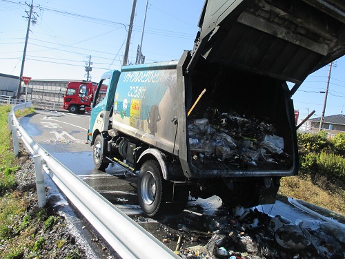 火災が起きたごみ収集車