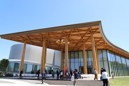 開館した豊田市博物館の外観