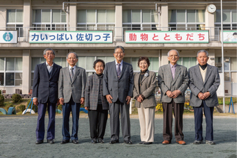 佐切小学校で一緒に学んだ藤嶋さんと同窓生のみなさん