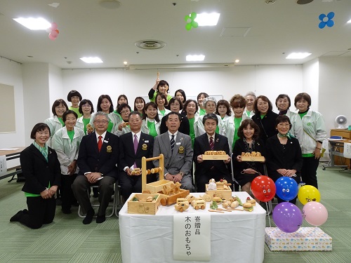 愛知エメラルドライオンズクラブから木のおもちゃの寄贈