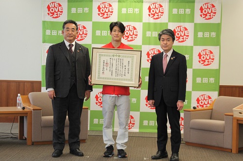 北京2022オリンピックで銅メダルを獲得した堀島選手に「豊田市スポーツ栄誉賞」を贈呈　2月17日（木曜日）