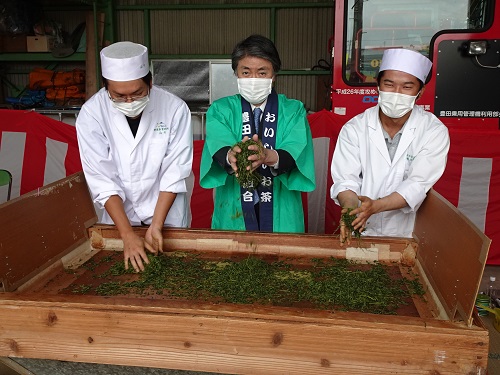 新茶の茶摘みを体験と手もみ講習会　令和4年4月28日（木曜日）