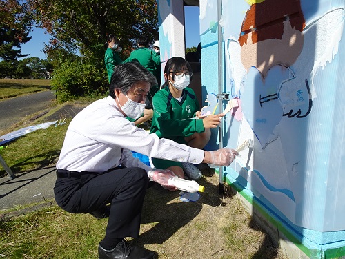 竜神中学校の生徒が公園トイレを補修活動　11月5日（土曜日）