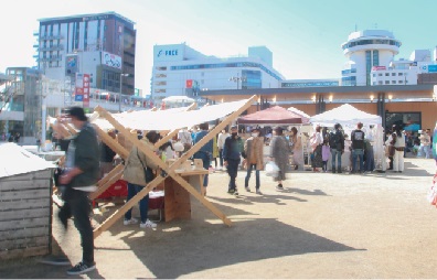 マルシェに集まる人たち