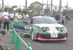 ラリーカーのデモラン走行
